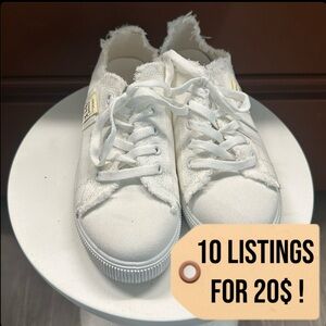 📰10/20$•Distressed Canvas Sneakers